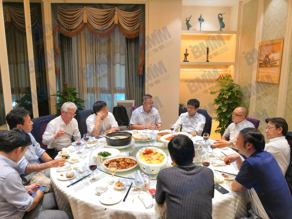 訪問結束后,法鋼集團負責人邀請JFE鋼鐵高層共進晚餐